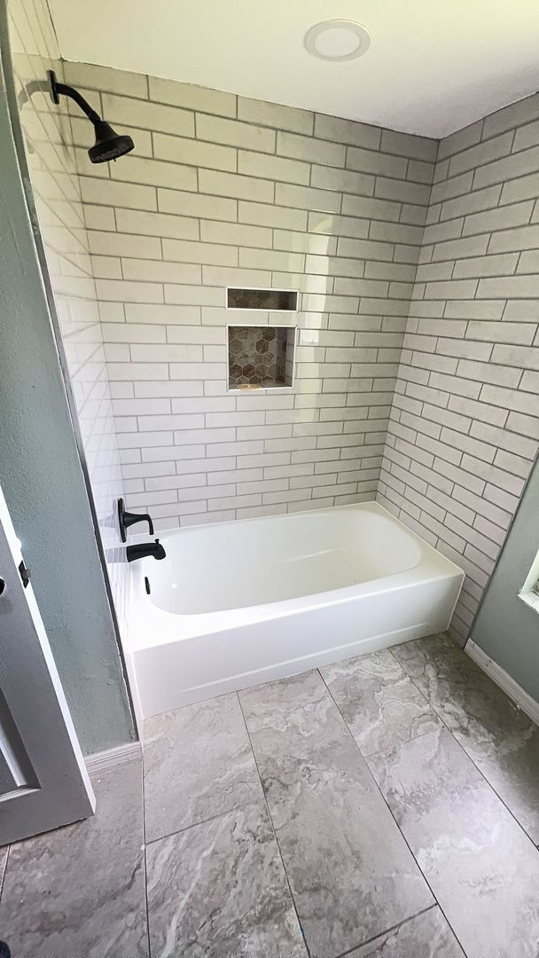 Building Photo - For Rent: A dazzling 5-bedroom, 3-bathroom...