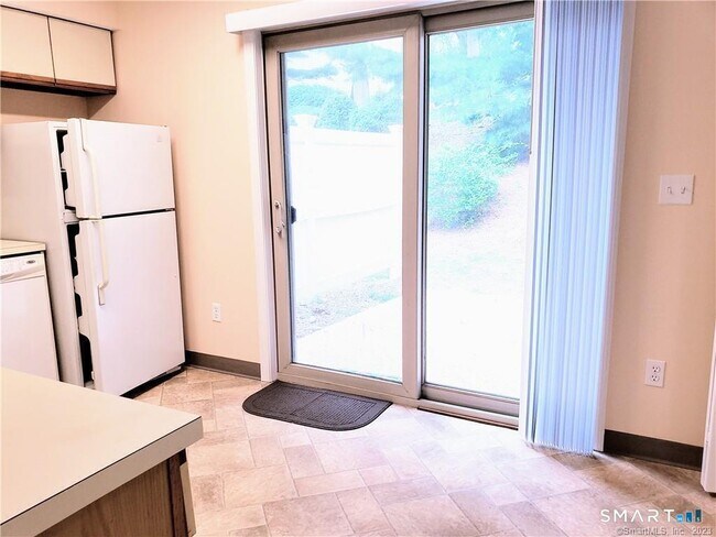 Building Photo - 10 Brantwood Dr