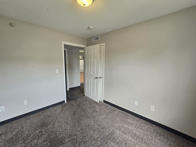 Building Photo - 60 Miller Ave SW