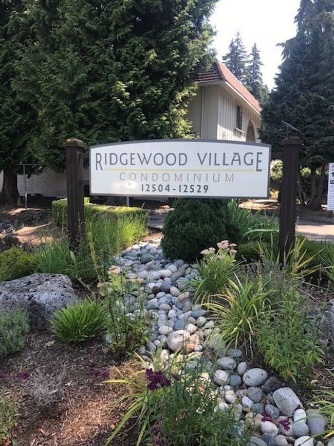 Building Photo - 1 BD 1 BA Kirkland Ground Floor Condo with Private Covered Patio