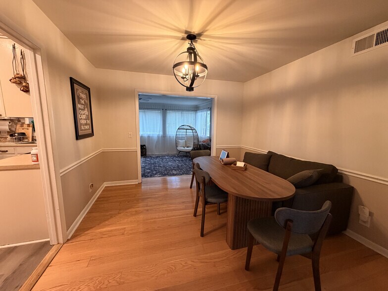 Building Photo - 3000 Hillsboro Pike