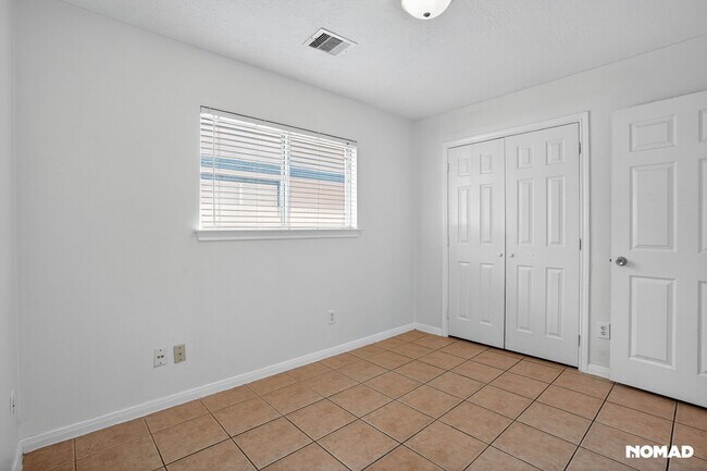 Building Photo - 2410 Morning Glory Dr