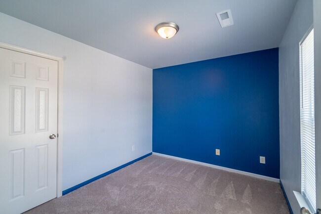 Building Photo - 1053 Brianna Way