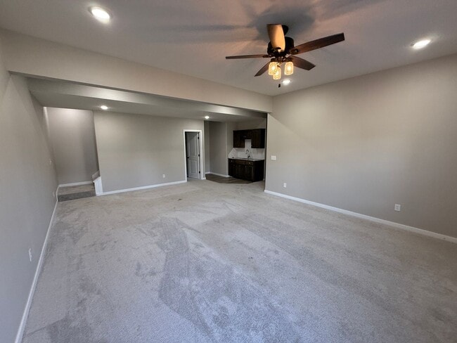 Building Photo - Spacious 5-Bedroom Walkout Basement Home i...