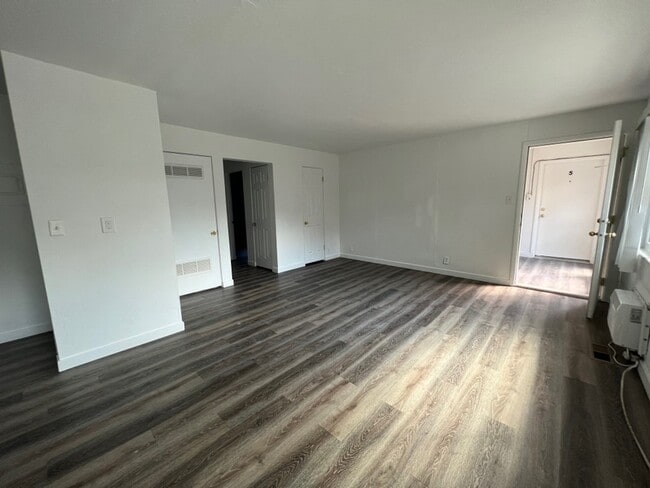 Building Photo - 860 E 500 S