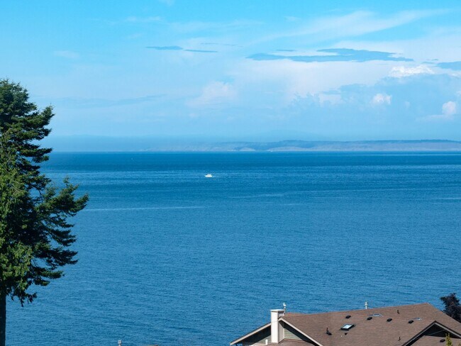 Building Photo - Stunning Home for Lease in Diamond Point