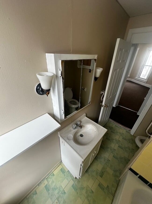 Building Photo - 97 Glendale Park