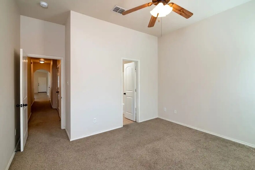 Building Photo - 393 Orbit Dr