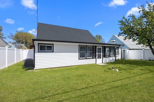Building Photo - Pennsbury School District  Available for m...