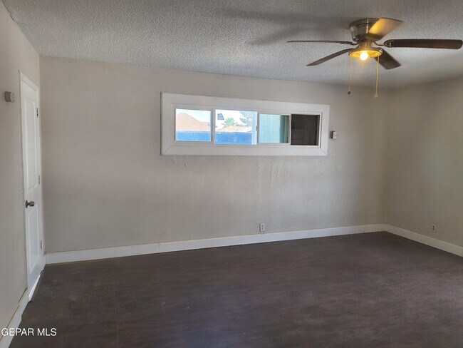 Building Photo - 714 N San Marcial St