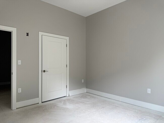 Building Photo - 251 Sladen St