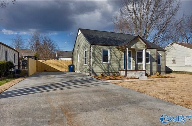 Building Photo - 3904 Cypress Ave SW