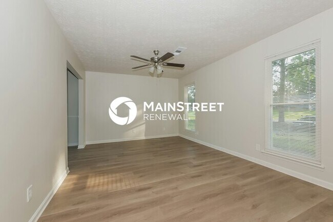 Building Photo - 3 Bedroom Pet-Friendly Home in Hampton, GA with Main Street Renewal