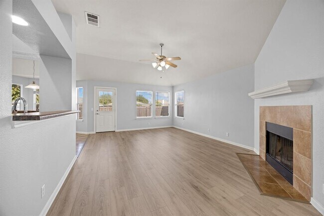 Building Photo - 1323 Anna Palm Way