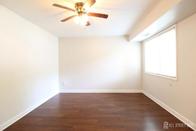 Building Photo - 3123 Sayre Dr