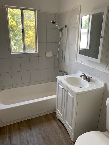 bathroom - 9226 Elizabeth Ave