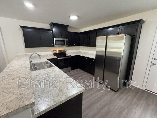 Building Photo - 5206 McCallister St