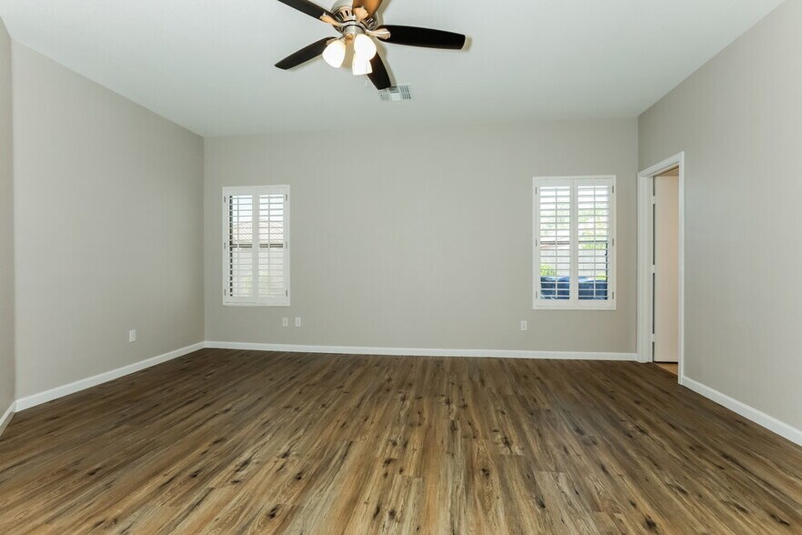 Building Photo - 2837 W San Carlos Ln