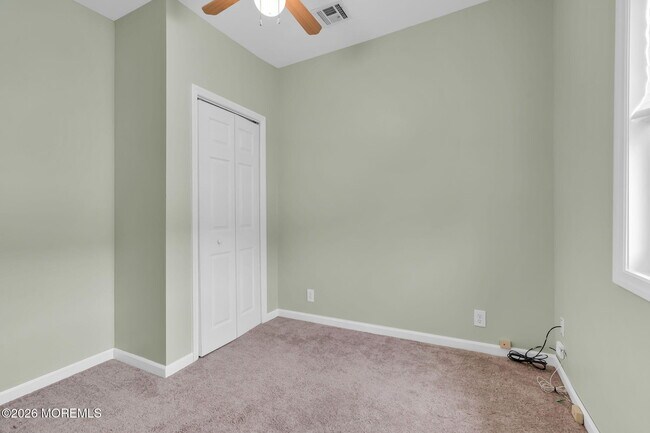 Building Photo - 1232 Pine Tree Way