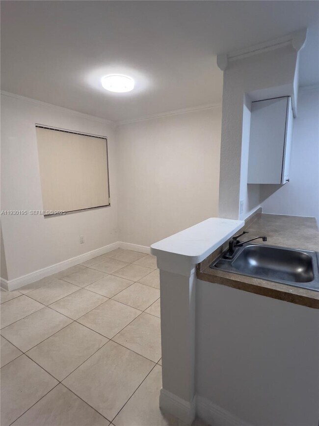 Building Photo - 2880 N Oakland Forest Dr