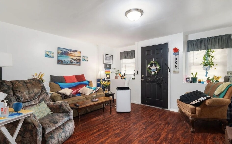 Building Photo - 31 Dana Ave