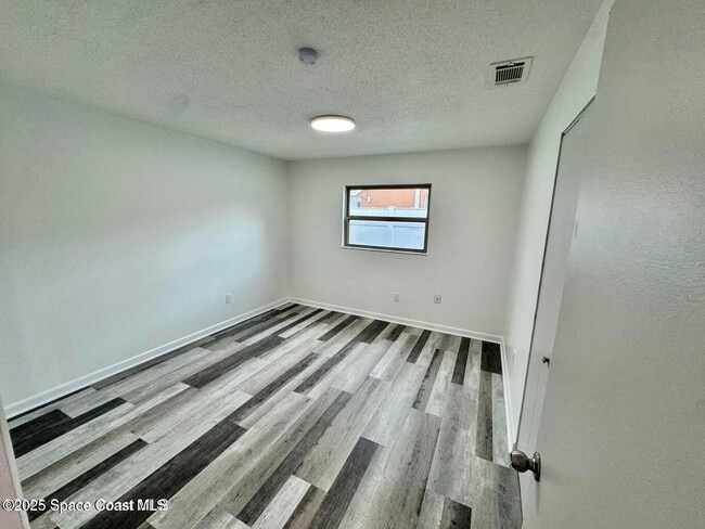 Building Photo - 789 Walnut Dr