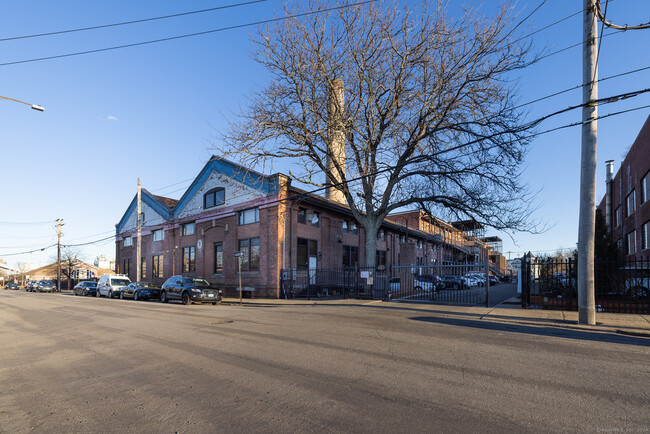 Building Photo - 325 Lafayette St