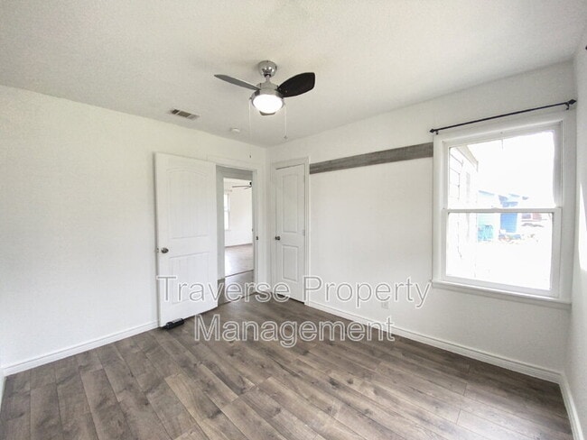 Building Photo - 145 Gordon Dr