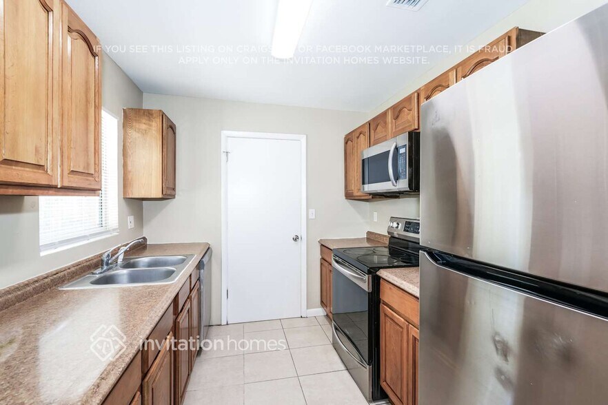 Building Photo - 703 Leisure Ave