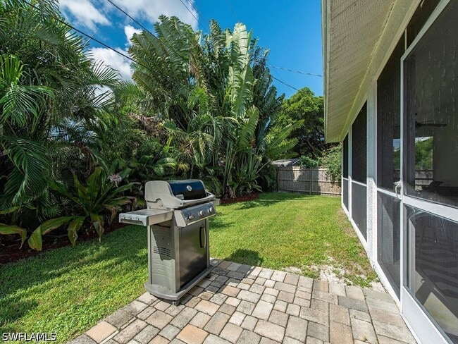 Building Photo - 1082 Capri Dr