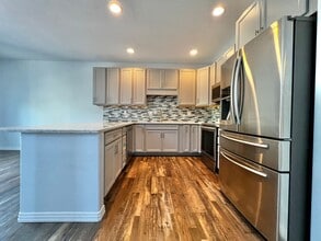 Building Photo - 3 Bed, 3 Bath Townhome in Fort Collins!