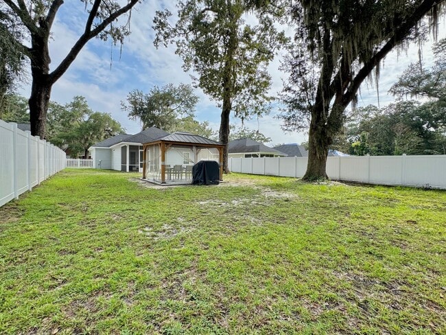 Building Photo - AVAILABLE OCTOBER 2025  [PET FRIENDLY]