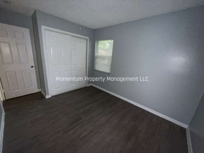 Building Photo - 5/2 Home Available NOW!!!