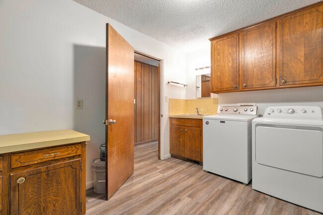 Building Photo - 1660 Palmer Pl