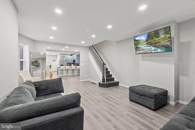 Building Photo - 4928 Florence Ave