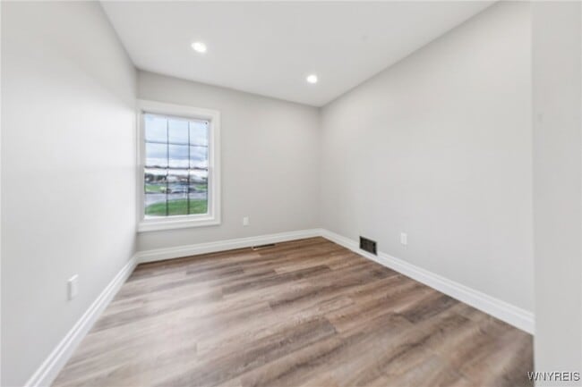 Building Photo - 1665 Maple Rd