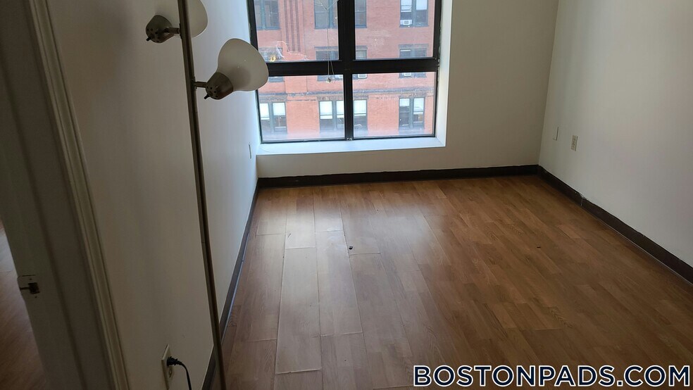 Building Photo - 81 Essex St