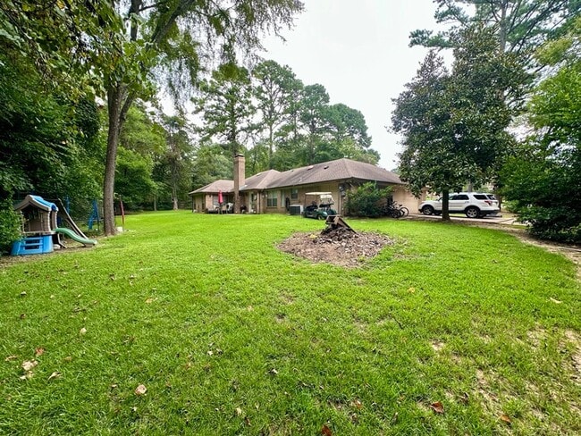Building Photo - Updated 3-Bedroom 2.5 Bath Retreat in Whit...