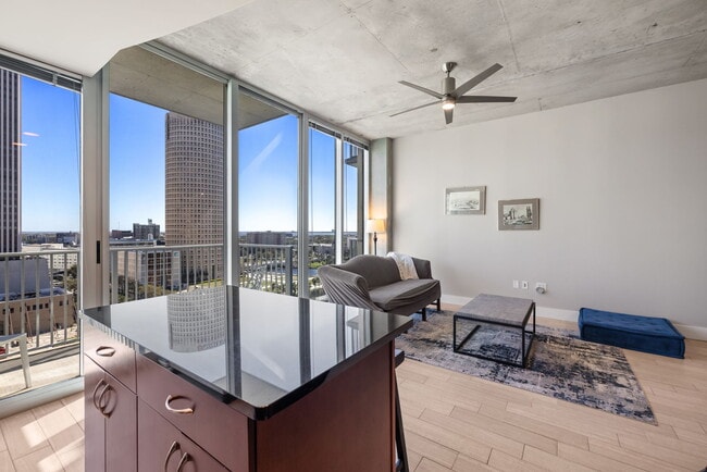 Building Photo - 777 N Ashley Dr