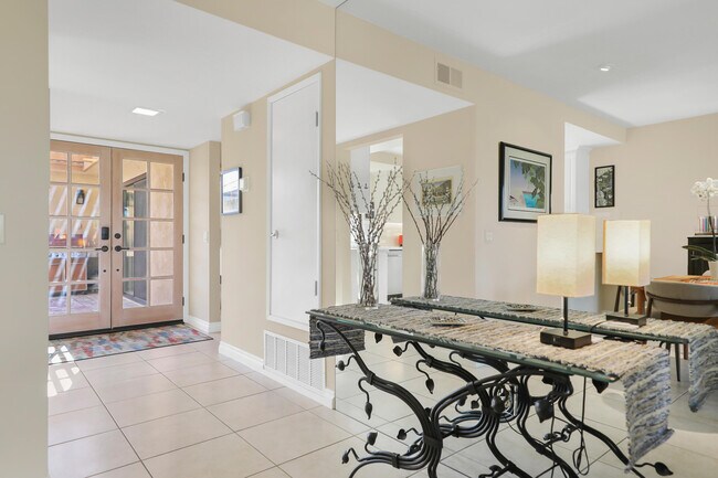 Building Photo - 48 Palma Dr