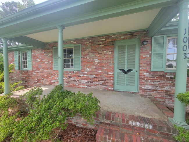 Building Photo - 1003 White Pine Dr