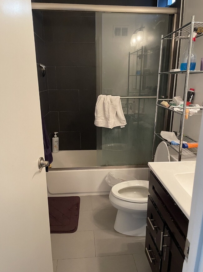 Building Photo - Large Private Bedroom in Sunset / Parkside near McCoppin Square and Taraval Corridor
