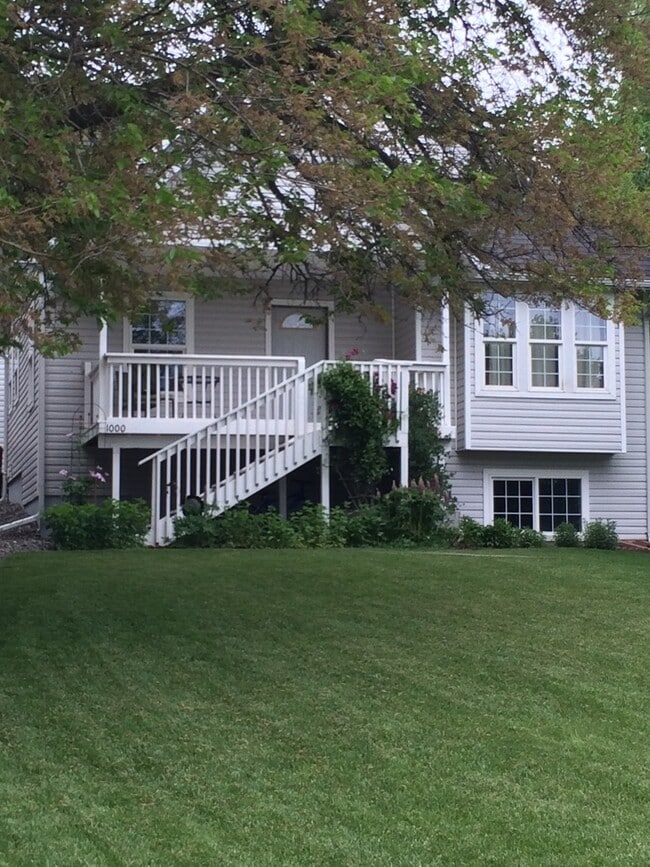 Building Photo - 4 Bd/2.5 Ba located on Pioneer Hill!