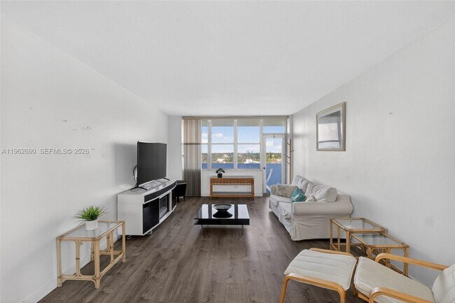 Building Photo - 7441 Wayne Ave