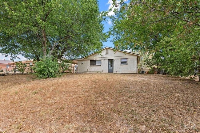 Building Photo - 1628 Parkdale Dr