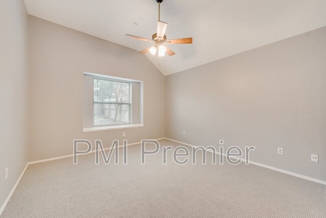 Building Photo - 1220 Royal Crescent Dr