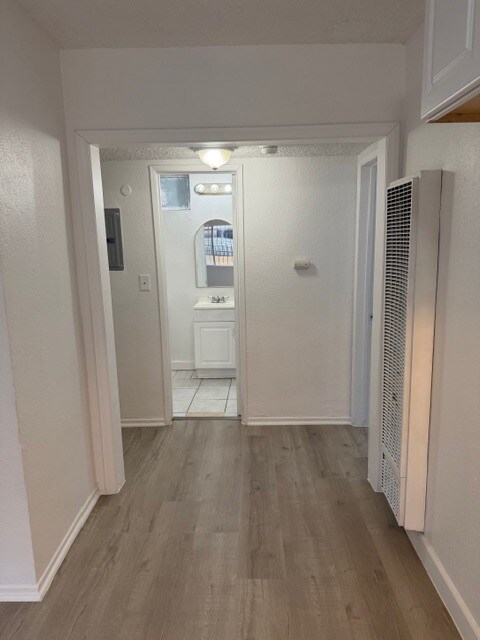 Building Photo - 423 E 82nd St