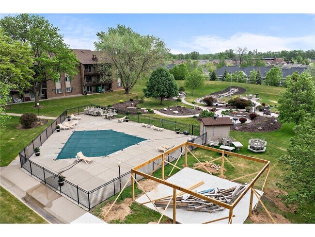 Building Photo - 3440 Golfview Dr