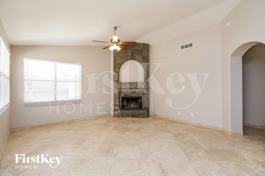 Building Photo - 1831 W Wildhorse Dr