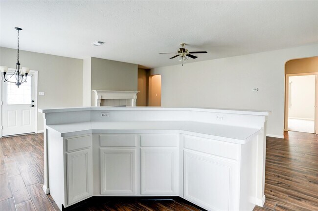 Building Photo - 4822 Silverlake Dr